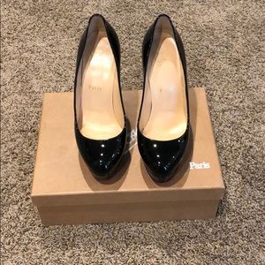 Size 7.5 Christian louboutin heels